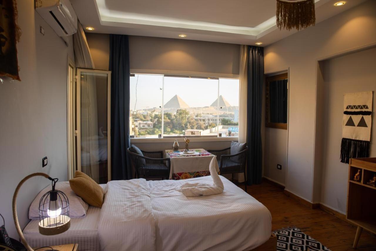 King Tout Pyramids View El Cairo